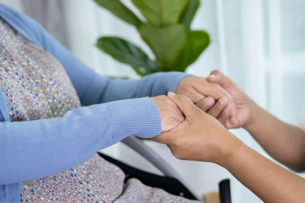 Aide à domicile : les critères qui rassurent vraiment les familles